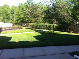 Building Photo - 250 Vasser Dr