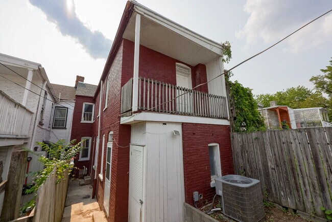 Building Photo - 611 S Prince St