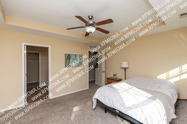 Building Photo - 9155 Coneflower Dr