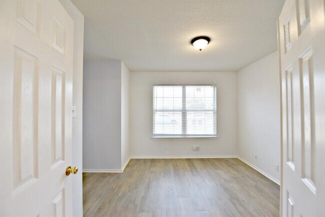 Building Photo - 2100 Killians Way