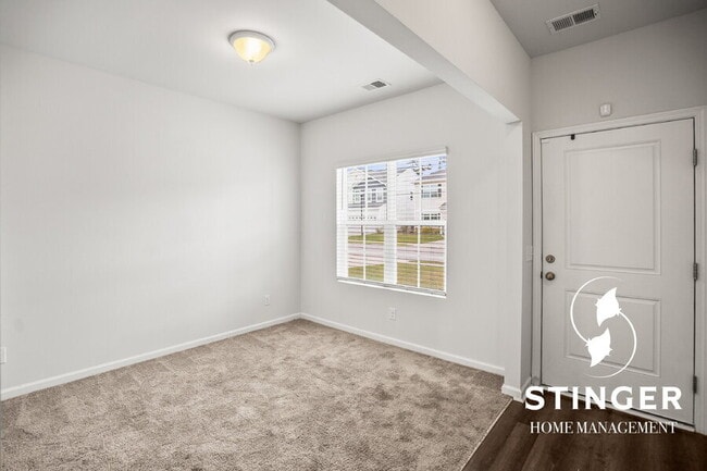 Building Photo - 38 Chestnut St