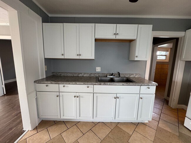 Building Photo - Christian Park 2 Bedroom 1 Bath