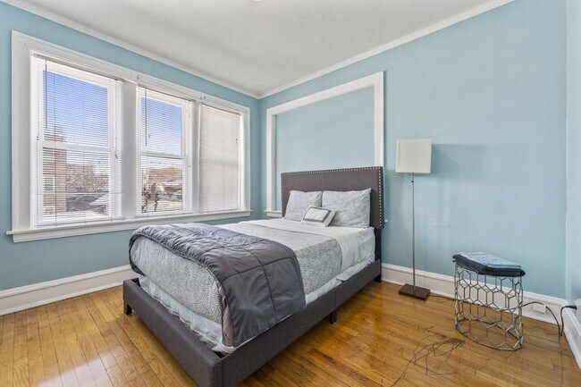 Building Photo - 6444 N Washtenaw Ave