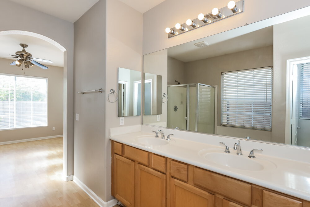 Building Photo - 400 N Eucalyptus Pl