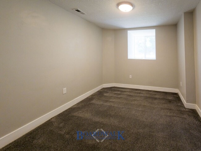 Building Photo - 555 S 900 E