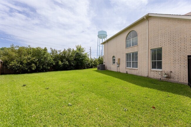 Building Photo - 44 Parkway Pl