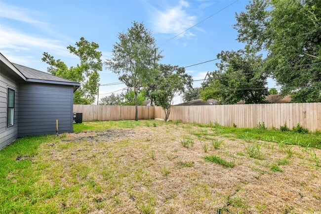 Building Photo - 6103 Cavalier St
