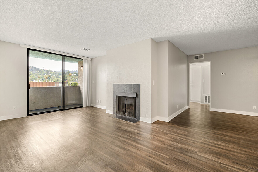 Building Photo - 4250 Coldwater Canyon