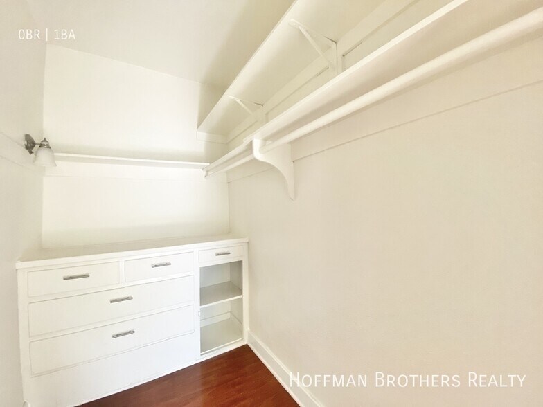 Building Photo - 563 Heliotrope Dr