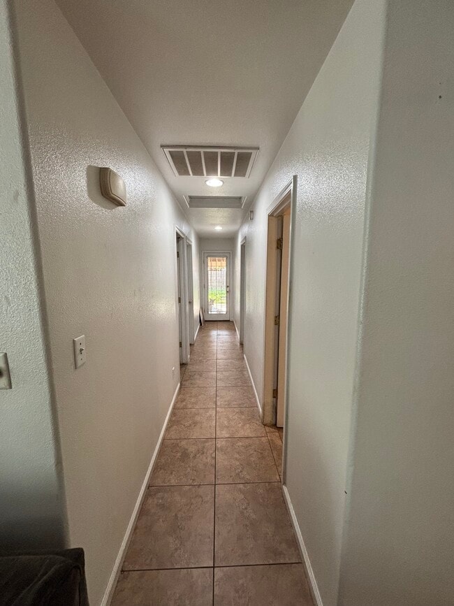 Building Photo - 107 S Cottage St