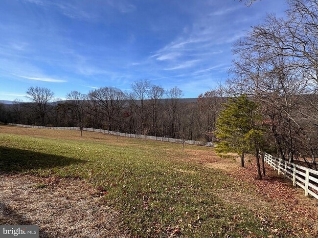 Building Photo - 22 Silverhill Ln