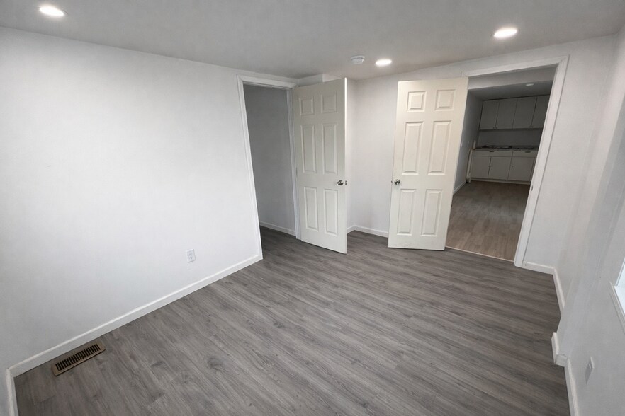 Building Photo - 100 Lake Ave