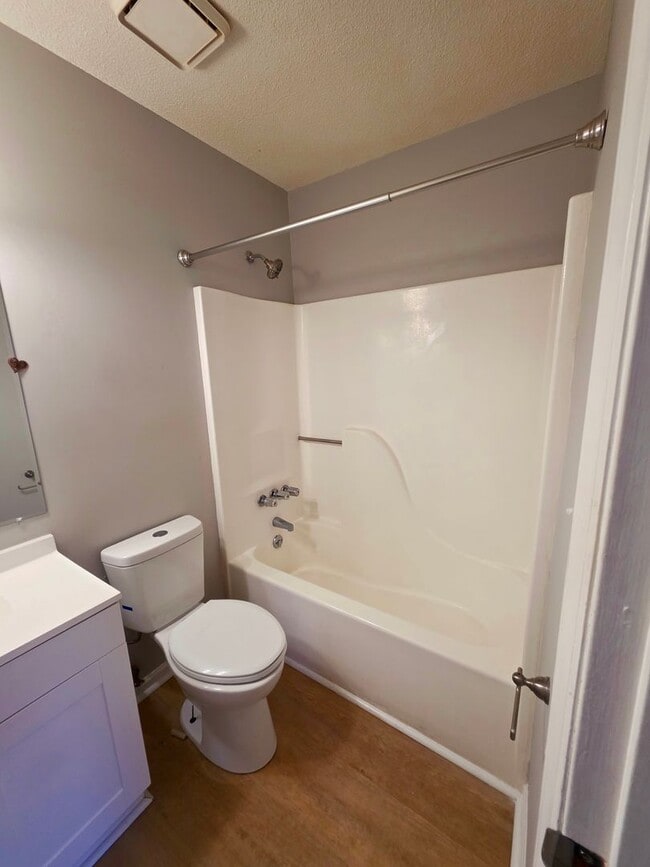 Building Photo - 3 Br 2 BA in Spring Villa