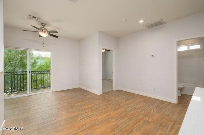 Building Photo - 1341 E Polk St