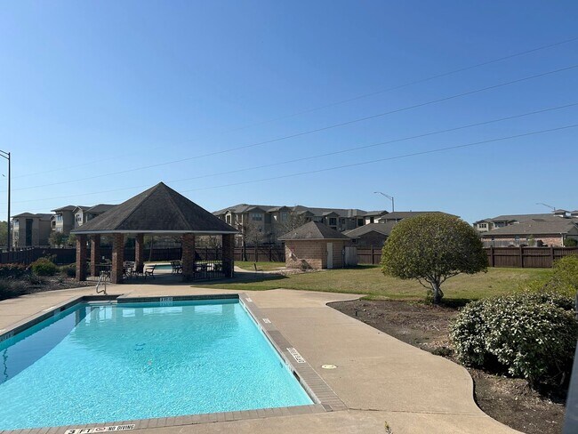 Building Photo - South College Station Townhome