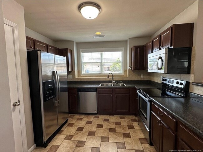 Building Photo - 240 Collinwood Dr