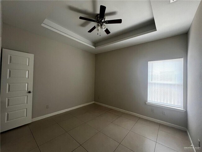 Building Photo - 9 Teak Dr