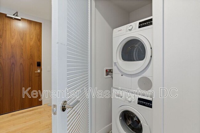 Building Photo - 45 Sutton Square SW