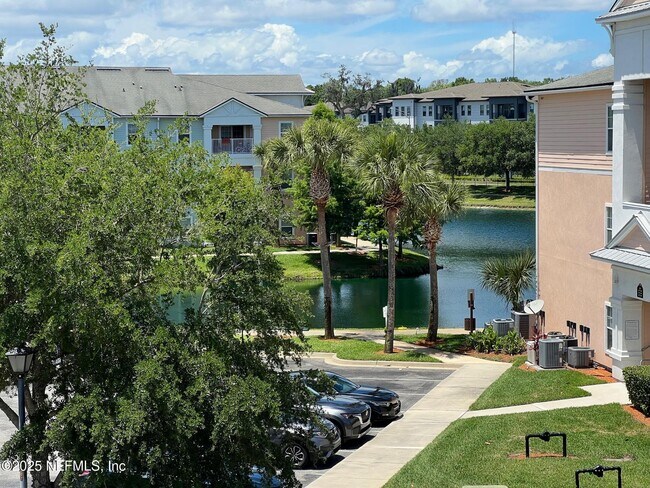 Building Photo - 8210 Green Parrot Rd