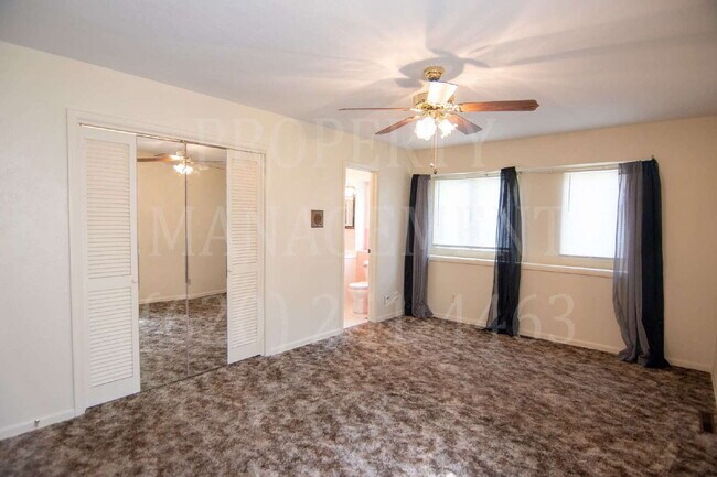 Building Photo - 3 Bedroom 2 Bath