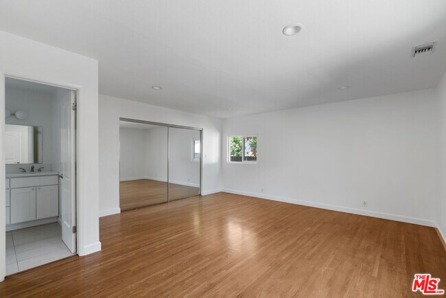 Building Photo - 4031 Edenhurst Ave