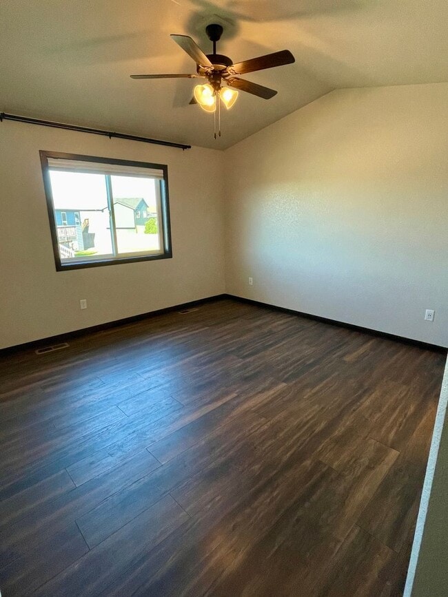 Building Photo - * GAME-CHANGING-MOVE-IN-SPECIAL * 4 Bedroom, 3 Bathroom with Office for Rent