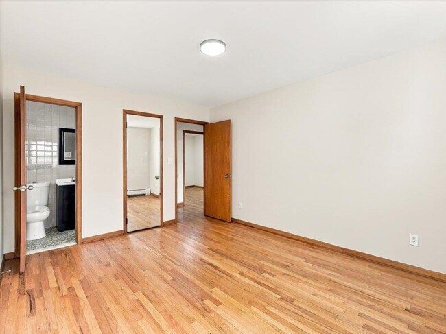 Building Photo - 89 Bleecker St