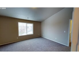Building Photo - 12811 NE 49TH WAY