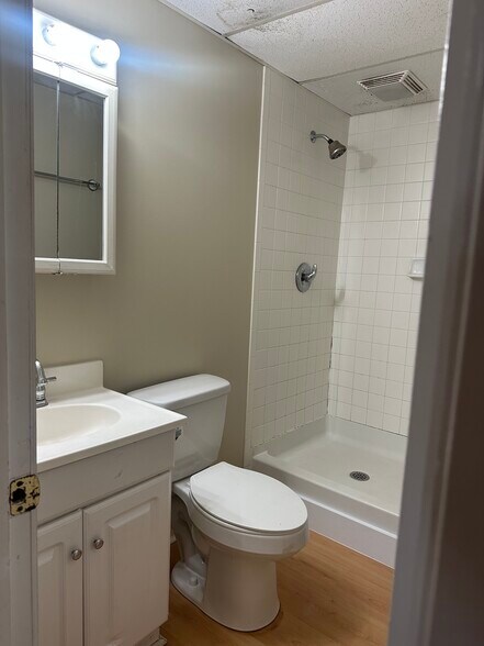 Bath - 166 Skyland View Dr