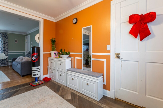 Building Photo - 2440 River Rd