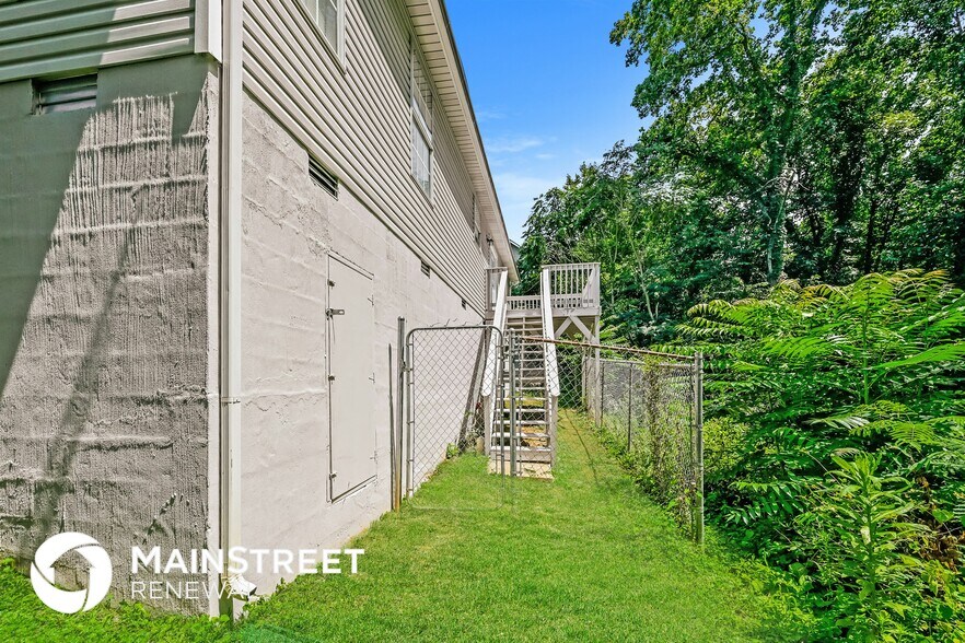 Building Photo - 8244 Oak Terrace Ln