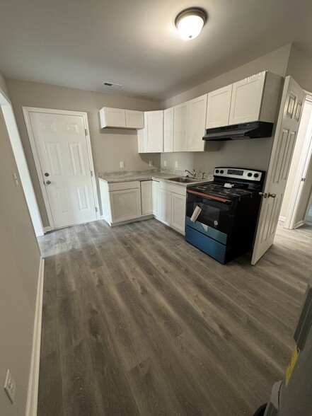 Kitchen - 531 Rose St