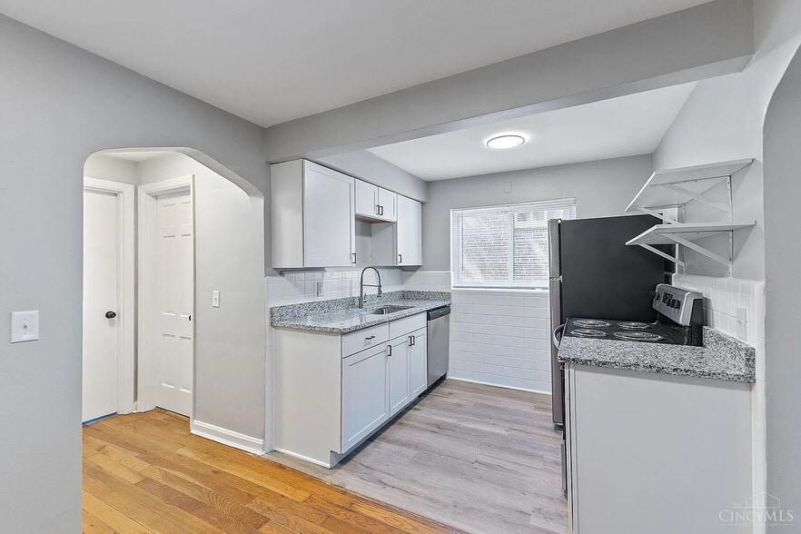 Kitchen - 6317 Girard Ave