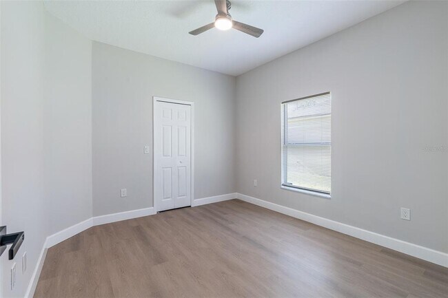Building Photo - 32 Roxton Ln
