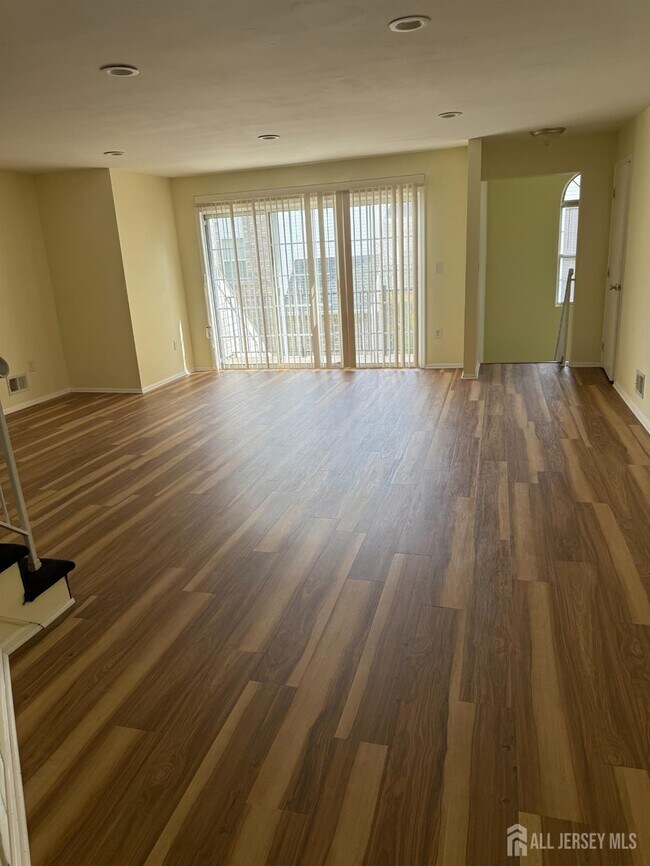 Building Photo - 813 Plymouth Rd