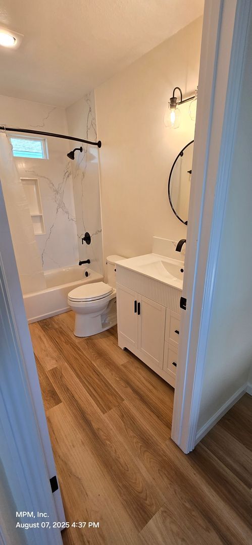 Building Photo - 2 bed 1.5 bath Apartment