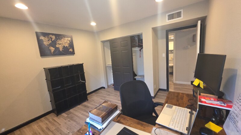 Building Photo - 4410 N Longview Ave