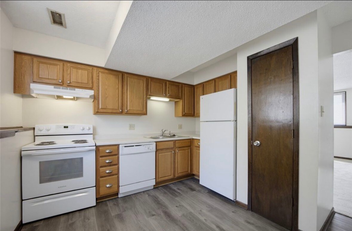 Building Photo - 1003 Lyndale Dr