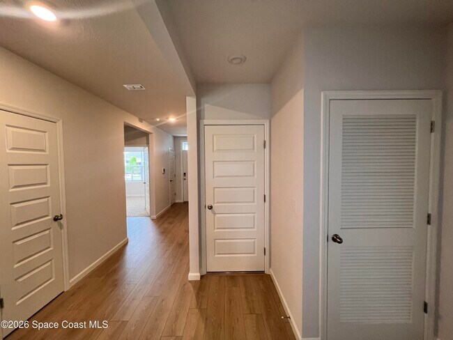 Building Photo - 1394 Garabaldi Cir SE