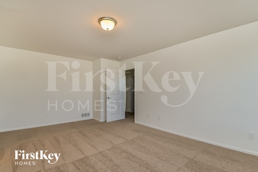 Building Photo - 10453 Luneth Dr