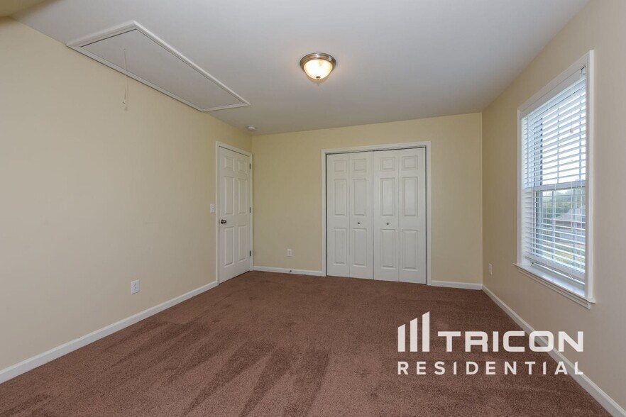 Building Photo - 2933 Mercer Ln
