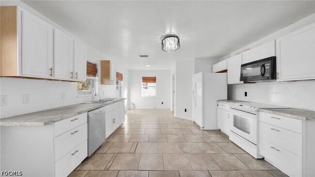 Building Photo - 918 Acroft Ave