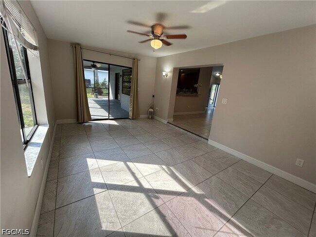 Building Photo - 701 SW 9th Ave