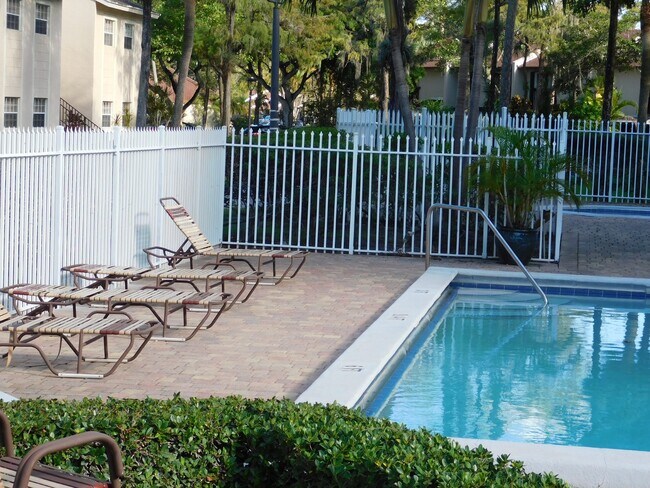 Building Photo - 611 Cypress Lake Blvd