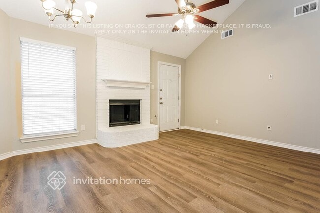 Building Photo - 1633 Summers Dr