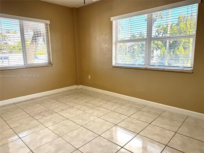 Building Photo - 1837 NW 17th Ave