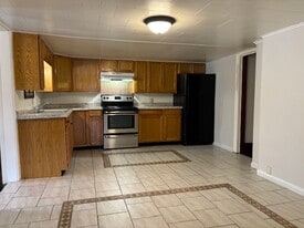 Building Photo - 112 1st St