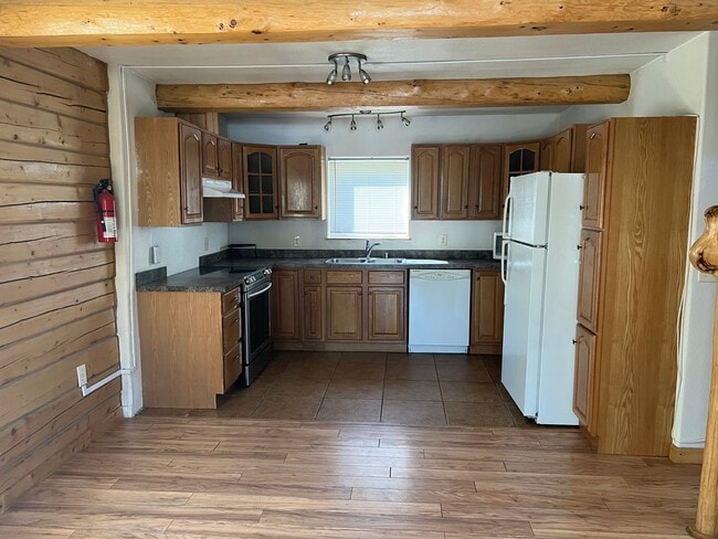 Building Photo - Century 21 Gold Rush - 2 bed, 1.5 bath (North Pole)