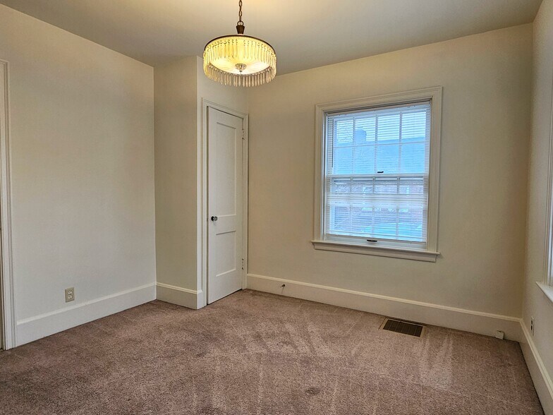 Building Photo - 426 Cherry St