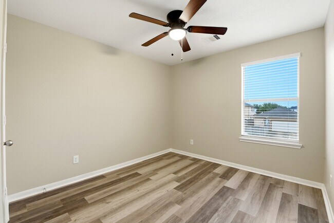Building Photo - 1230 Grassy View Dr